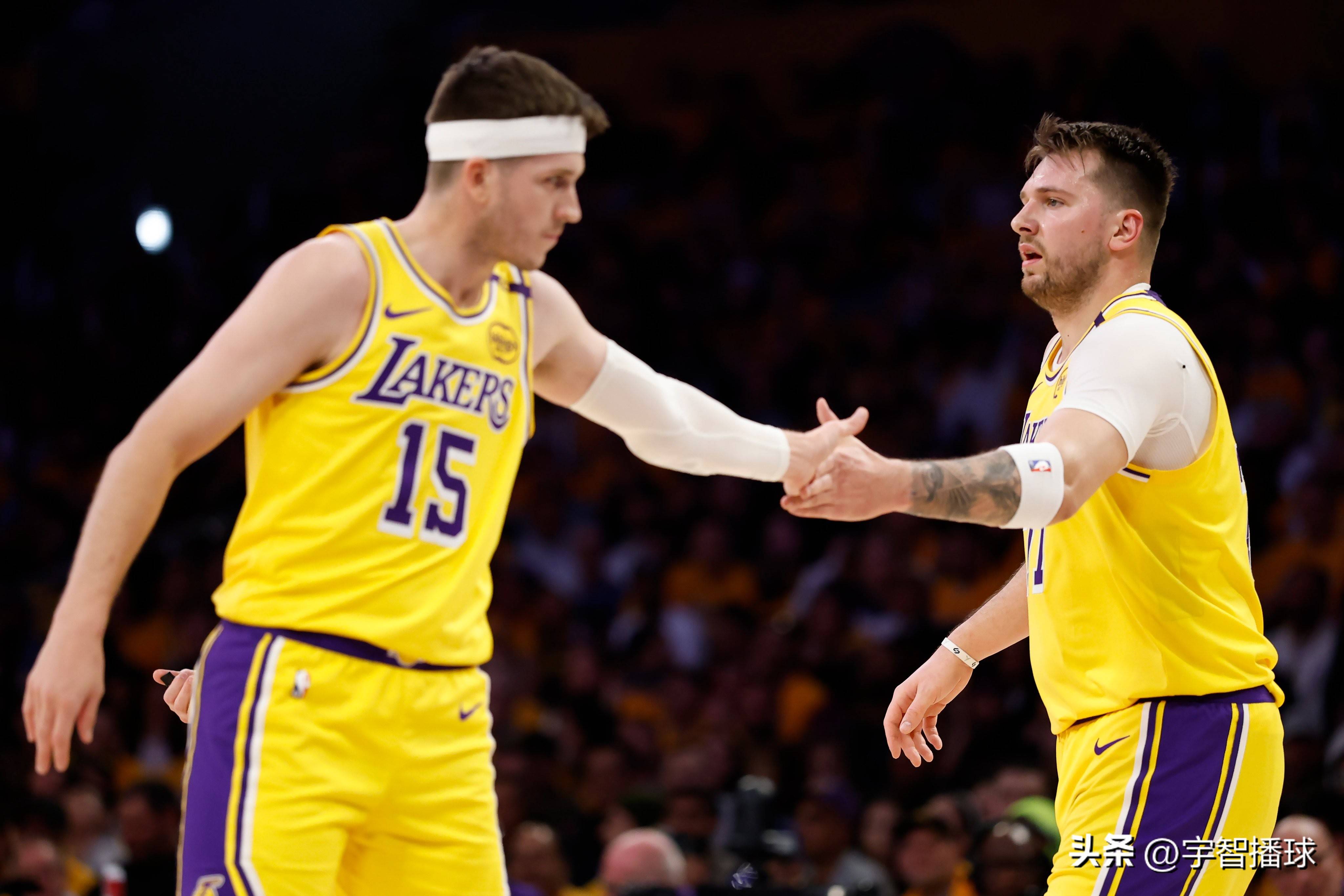 爱游戏 AYX 中国官方网站东契奇在快船比赛中表现优异，刷新纪录引发热议！上演精彩一战的简单介绍